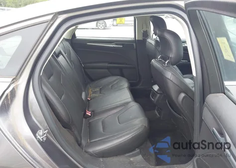 2013 Ford Fusion Energi Titanium z USA, uszkodzony, nr VIN 3FA6P0SU4DR285304